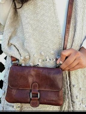 Classic Brown Leather Crossbody Bag – Women’s Everyday Shoulder Purse